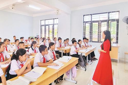 Ghi ở ngôi trường Anh hùng