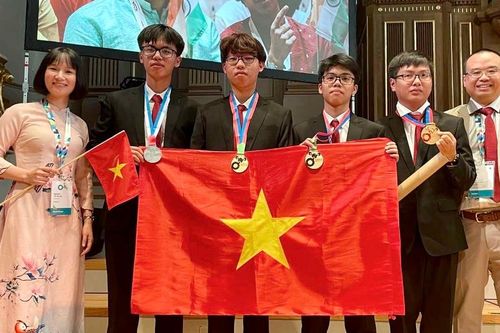 Khuyến khích, đề cao trách nhiệm của người giới thiệu, tiến cử nhân tài