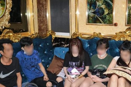 Phú Quốc: Phát hiện 7 thanh niên thuê phòng karaoke sử dụng ma túy