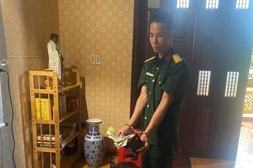 Giả danh bộ đội vào thăm chùa để trộm tiền