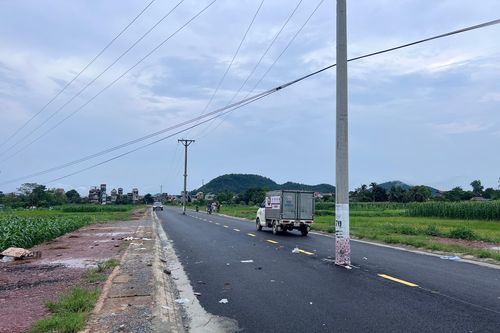 Tông vào cột điện 'mọc' giữa đường, nam thanh niên tử vong