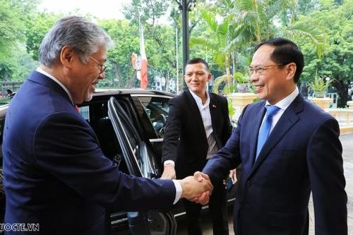 Bộ trưởng Ngoại giao Bùi Thanh Sơn đón, họp song phương với Bộ trưởng Ngoại giao Philippines Enrique Manalo