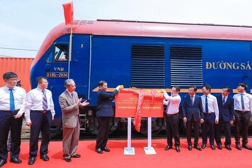 Khai thác tàu chuyên tuyến Thạch Gia Trang - Yên Viên