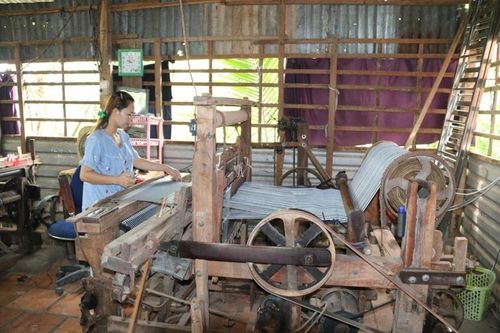 Nghề dệt choàng ở Đồng Tháp là Di sản Văn hóa phi vật thể quốc gia
