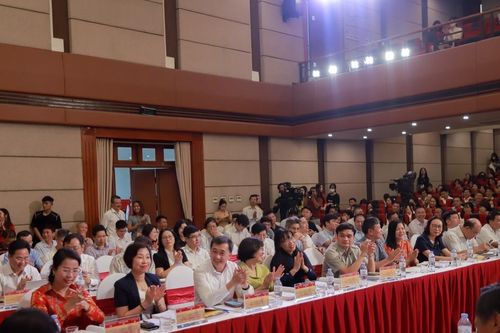 Mở rộng phân cấp, ủy quyền cho Ủy ban nhân dân thành phố Hà Nội