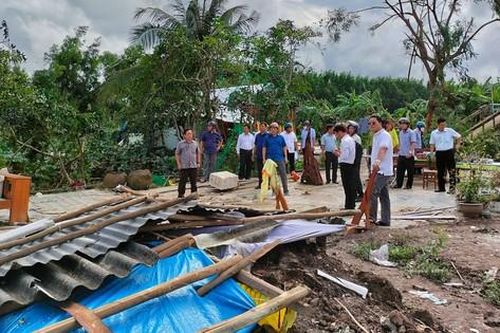 Cà Mau chi hơn 2,4 tỷ đồng hỗ trợ người dân sập nhà do thiên tai