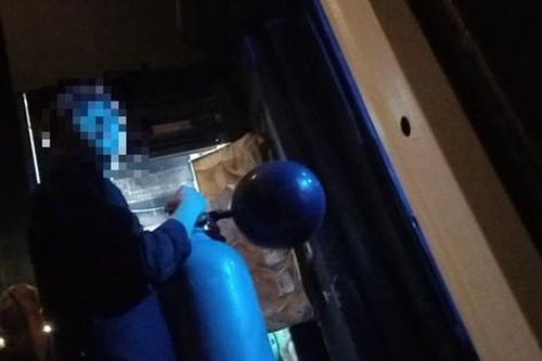 Hít bóng cười, người ra bã: Cận cảnh chiêu trò 'móc túi' dân chơi hàng trăm triệu đồng mỗi đêm