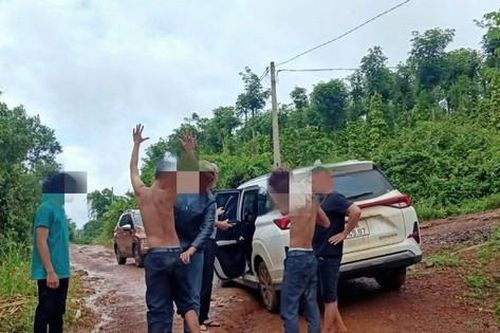 Mang dao, kiếm từ Đắk Nông sang Lâm Đồng bắt giữ con nợ
