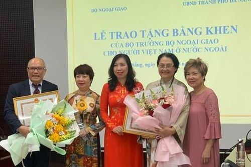 Trao bằng khen tặng kiều bào có đóng góp xuất sắc tại Đà Nẵng