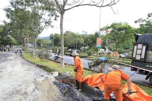 Loạt vết nứt trên đường Hồ Chí Minh qua Đắk Nông được vá