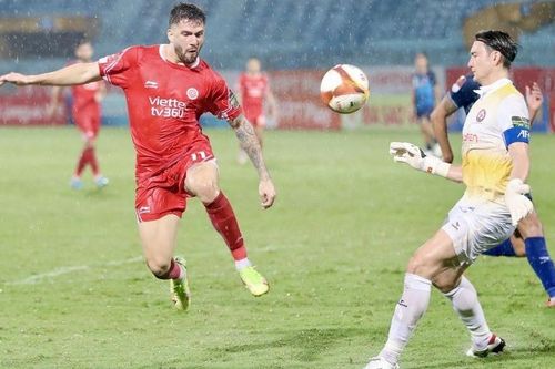 Văn Lâm và hàng thủ Bình Định cứu thua 'xuất thần', hàng công Viettel bất lực