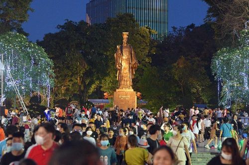 Tách nhập thế nào cũng nên giữ quận Hoàn Kiếm