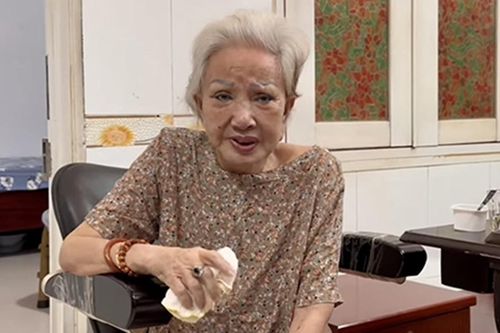 Nghệ sĩ Hồng Nga lẫn nặng, sức khỏe yếu vì chán ăn