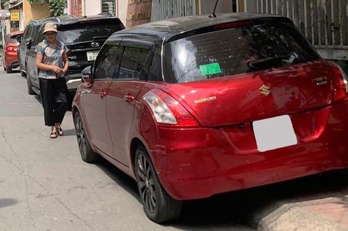 Đỗ ô tô kiểu 'chân thấp chân cao' có thực sự hại xe như nhiều người vẫn tưởng?