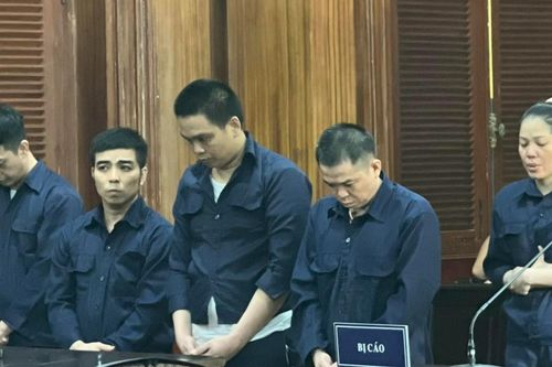 Hai vợ chồng cùng đi 'bóc lịch' vì hung hăng giết người