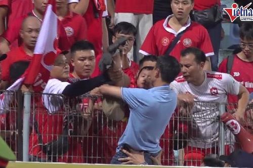 Cổ động viên nhí bị bỏng vì pháo sáng ở trận Hà Nội - Hải Phòng tại Hàng Đẫy