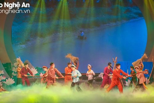 Ví, giặm Nghệ Tĩnh hội tụ cùng quan họ Bắc Ninh và hò, lý Nam Bộ trong đêm khai mạc Hội diễn Đàn, hát dân ca 3 miền