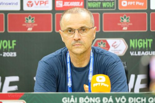 HLV Bandovic: 'Đối thủ lớn nhất của CLB Hà Nội là chính chúng tôi'