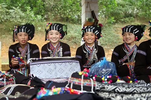 Phát huy giá trị trang phục truyền thống dân tộc Lự gắn với phát triển du lịch