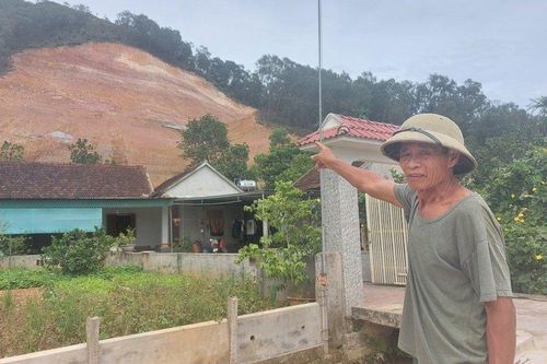 Thi công dự án chống sạt lở 'cầm chừng', người dân lo sợ trước mùa mưa