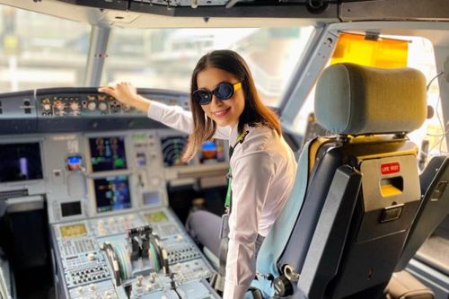 Hé lộ cuộc sống của nữ diễn viên Việt bỏ showbiz đi làm phi công