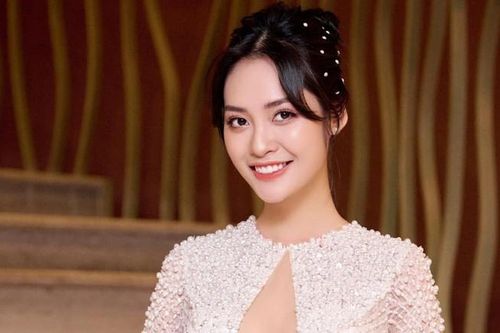 Hoa hậu Nông Thúy Hằng phủ nhận tin đồn 'chật vật kiếm tiền trả nợ cho anh trai'