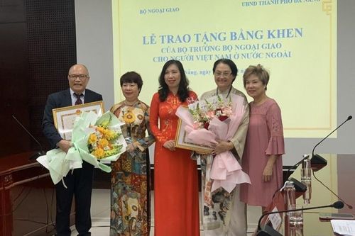 Bộ Ngoại giao tặng bằng khen cho kiều bào có đóng góp xuất sắc