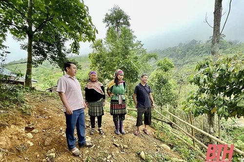 Người cán bộ dân tộc Mông hết lòng vì dân bản