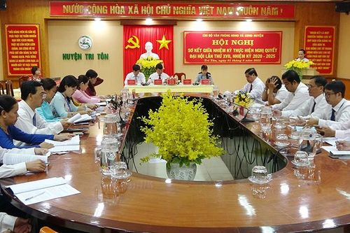 Chi bộ Văn phòng HĐND - UBND huyện Tri Tôn đẩy mạnh cải cách hành chính
