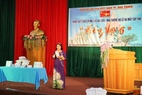 Câu lạc bộ thơ Việt Nam TP. Nha Trang: Ra mắt tập thơ Hương Việt 6