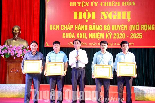 Chiêm Hóa tăng cường xây dựng và chỉnh đốn Đảng