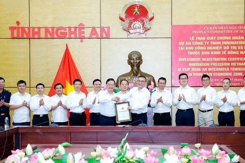 Nghệ An: Trao Giấy chứng nhận đăng ký đầu tư cho dự án Công ty TNHH Innovation Precision Việt Nam