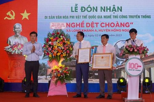 Nghề dệt choàng ở Đồng Tháp là Di sản văn hóa phi vật thể quốc gia