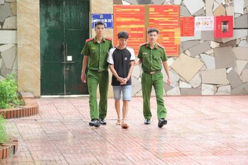 Bắt đối tượng đột nhập siêu thị lúc nửa đêm