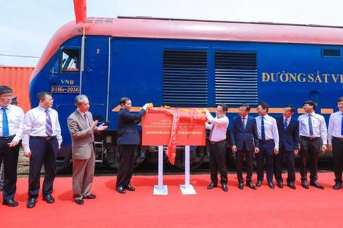 Đường sắt Việt Nam đón chuyến tàu liên vận đầu tiên chuyên tuyến Thạch Gia Trang - Yên Viên