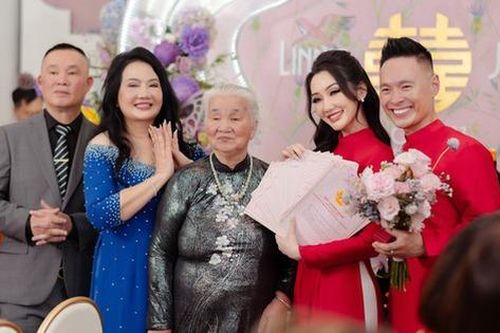 Nhận hồi môn 26 sổ đỏ cùng lúc, cô dâu ở Huế nghẹn ngào khi mẹ tiết lộ điều không ngờ