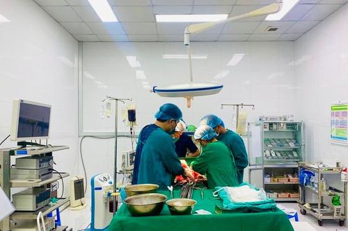 Báo động đỏ toàn viện, cấp cứu tối khẩn bệnh nhân vỡ lách thể nguy kịch