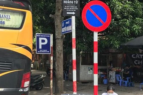 Nghịch lý biển cấm đỗ xe và được đỗ xe ở cùng một vị trí