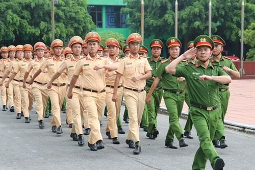 Kiểm tra tập huấn điều lệnh, võ thuật Công an nhân dân năm 2023