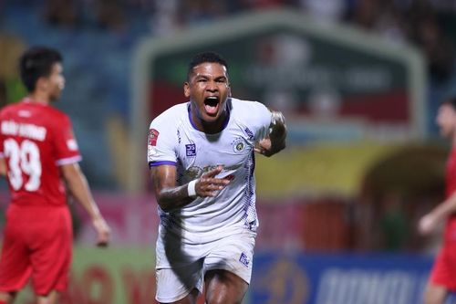 Hà Nội FC chứng tỏ bản lĩnh, 'chuyện lạ' ở Thiên Trường