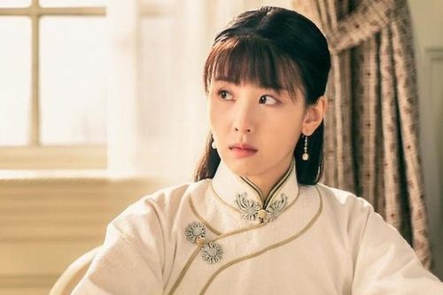 Người mẹ quyền lực 'chống lưng' cho Trần Đô Linh - mỹ nhân được ví như Lưu Diệc Phi thế hệ mới
