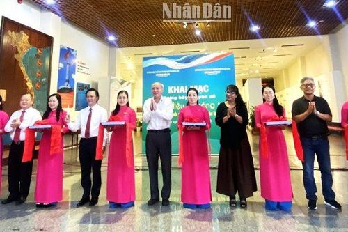 Trưng bày chuyên đề 'Đồng điệu và sáng tạo: Phiên bản tranh nghệ thuật của các họa sĩ nữ'
