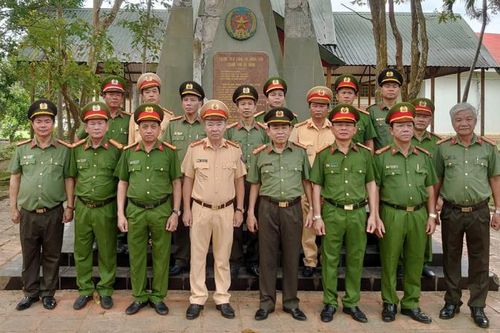 Đoàn Về nguồn Công an TP Đà Nẵng dâng hương tại Khu Di tích Lịch sử văn hóa Quốc gia đặc biệt Trung ương Cục Miền Nam