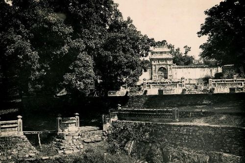 Ảnh 'quý như vàng' về lăng tẩm các vị vua ở Huế năm 1935