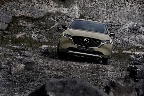 Mazda CX-5 2024 tăng giá mạnh, thêm bản Carbon Turbo sơn vàng cát