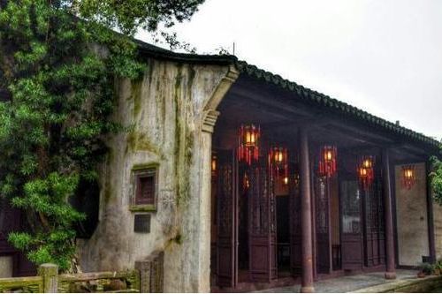 Phá dỡ nhà cổ, bất ngờ phát hiện 'bảo vật' cả ngàn tỷ