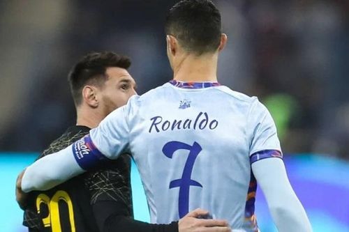 Messi vượt Ronaldo về kỷ lục