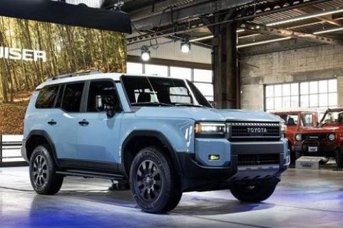 Cận cảnh Toyota Land Crusier Prado vừa trình làng, giá bán khoảng 1,3 tỷ đồng