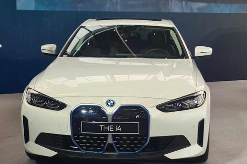 Cập nhật bảng giá lăn bánh xe điện BMW i4 vừa ra mắt tại Việt Nam