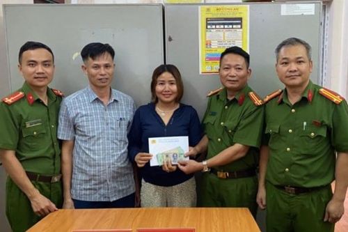 Cô gái được nhận lại tiền chuyển nhầm qua tài khoản ngân hàng